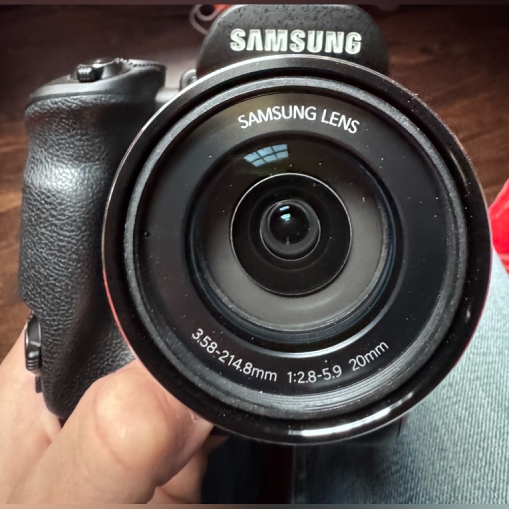Samsung WB2200F (WI-FI/ NFC) Digital Camera